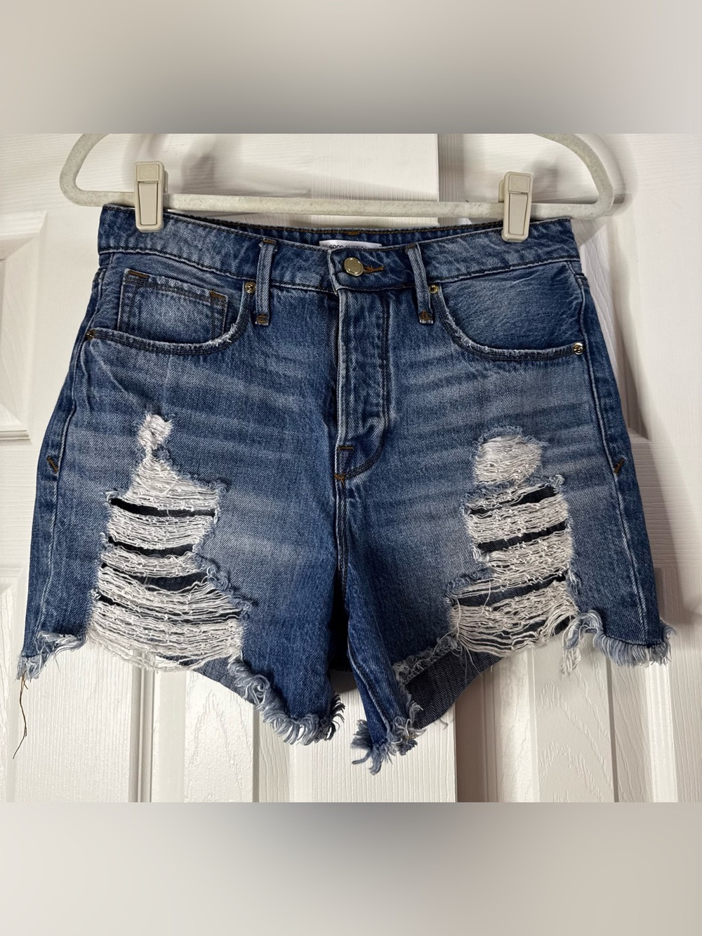Good American Medium WashHigh Distressed Cut Off Jean Shorts - Size 26/2 - Picture 2 of 5